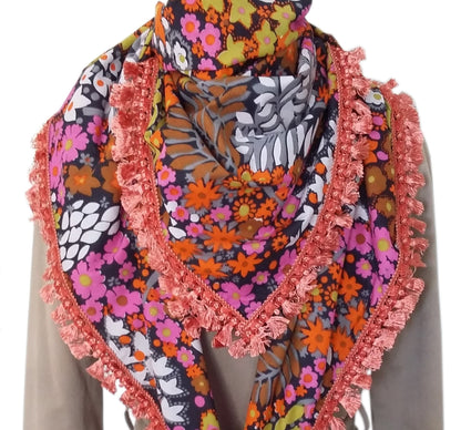 Grand foulard carré femme en coton fleuri corail