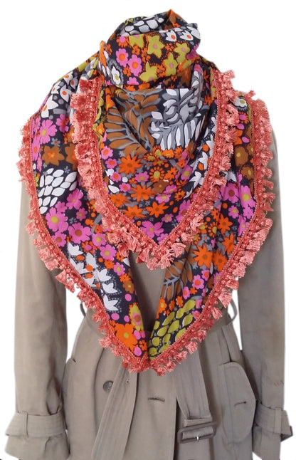 Grand foulard carré femme en coton fleuri corail