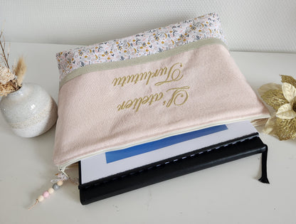 Maxi pochette / trousse ordinateur ou format A4 molletonnée, rose pâle scintillant et liberty. Cadeau anniversaire, fête des mères.