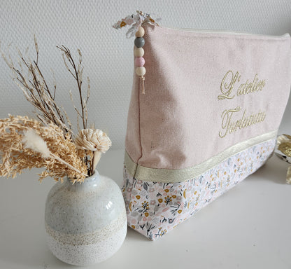 Maxi pochette / trousse ordinateur ou format A4 molletonnée, rose pâle scintillant et liberty. Cadeau anniversaire, fête des mères.