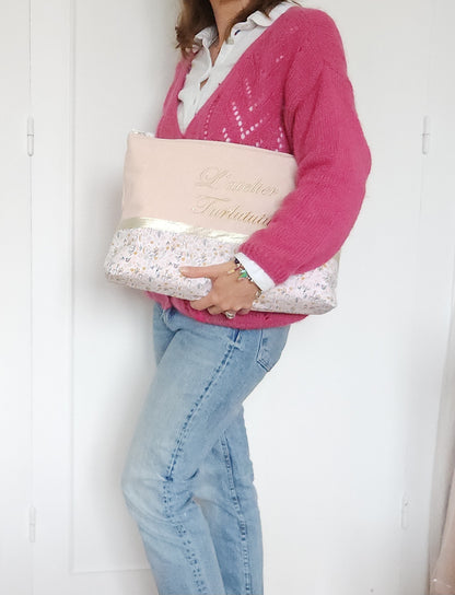 Maxi pochette / trousse ordinateur ou format A4 molletonnée, rose pâle scintillant et liberty. Cadeau anniversaire, fête des mères.