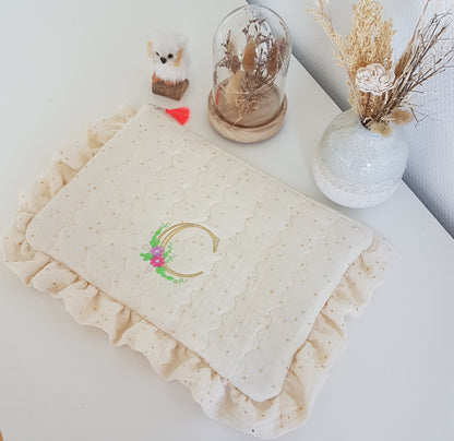 Housse de tablette ou ordinateur à volants, gaze de coton à pois dorés  .