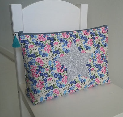 Grande pochette / trousse en coton liberty rose et bleu, étoile argentée