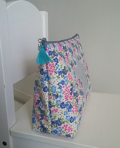 Grande pochette / trousse en coton liberty rose et bleu, étoile argentée