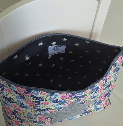 Grande pochette / trousse en coton liberty rose et bleu, étoile argentée