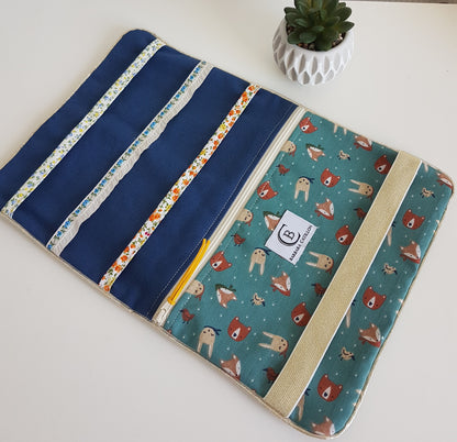 Pochette à barrettes et accessoires coiffure, coton vert imprimé animaux
