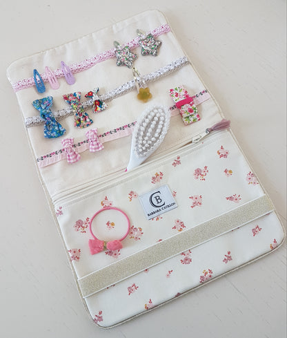 Créez votre pochette à barrettes et accessoires coiffure