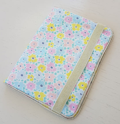 Pochette à barrettes et accessoires coiffure, coton fleuri pastel style liberty