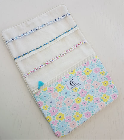 Pochette à barrettes et accessoires coiffure, coton fleuri pastel style liberty