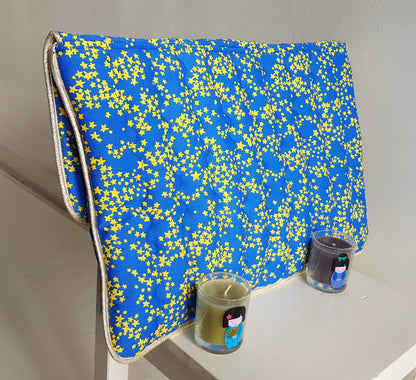 Housse d'ordinateur à rabat en coton bleu roy à étoiles jaunes