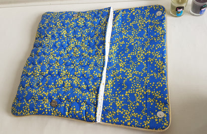 Housse d'ordinateur à rabat en coton bleu roy à étoiles jaunes