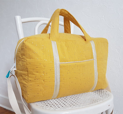 Sac à langer ou de voyage matelassé, double gaze de coton à pois dorés  .
