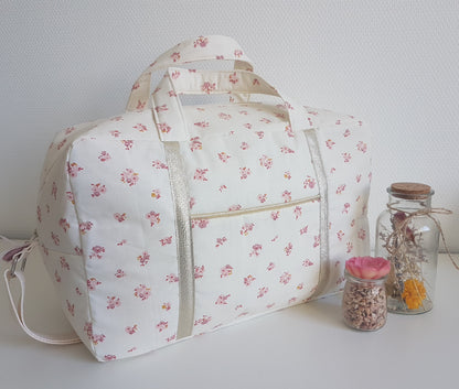 Sac à langer ou de voyage, écru et bouquets de fleurs vieux rose