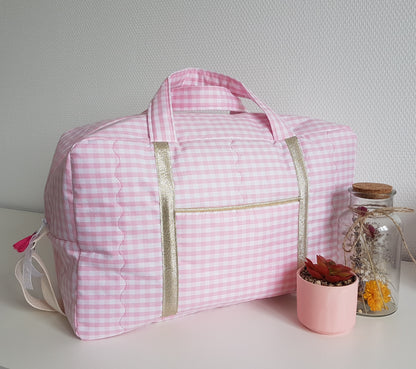 Sac à langer ou de voyage, coton vichy rose pâle.