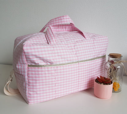 Sac à langer ou de voyage, coton vichy rose pâle.