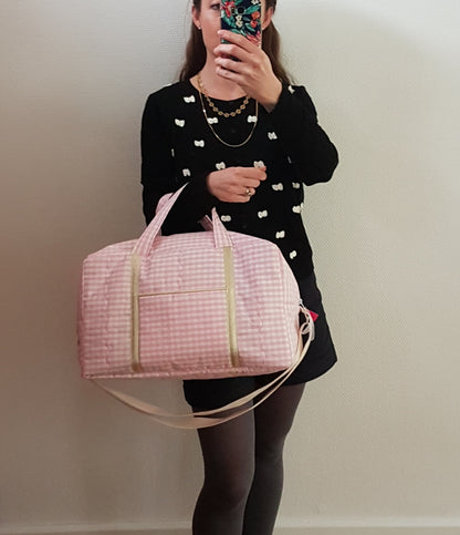 Sac à langer ou de voyage, coton vichy rose pâle.