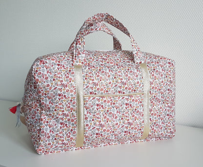 Sac à langer ou de voyage, coton fleuri molletonné bordeaux