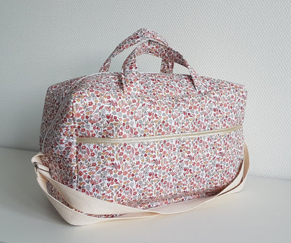 Sac à langer ou de voyage, coton fleuri molletonné bordeaux