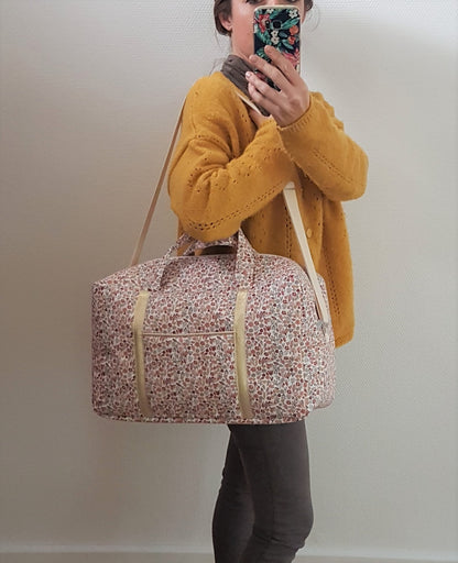 Sac à langer ou de voyage, coton fleuri molletonné bordeaux