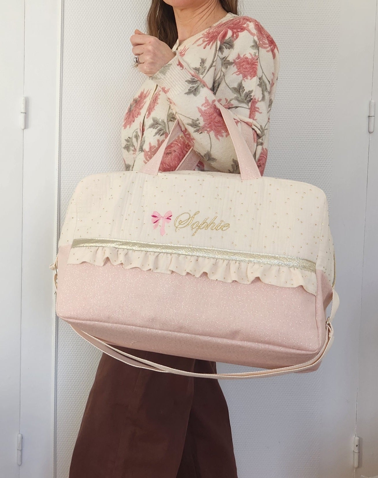 Wickeltasche aus ecrufarbener Baumwollgaze und beigem Cord