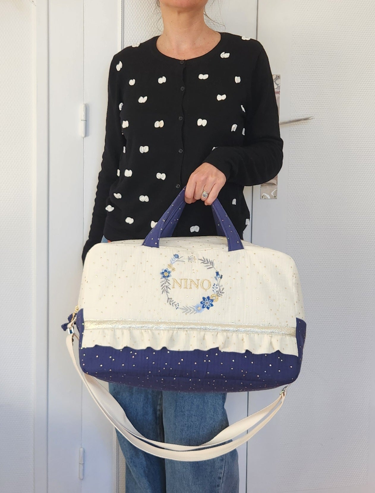 Sac à langer en gaze de coton écrue et bleu indigo, couronne de fleurs