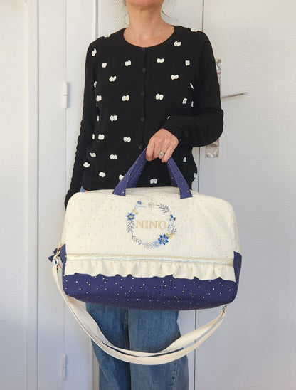 Sac à langer en gaze de coton écrue et bleu indigo, couronne de fleurs