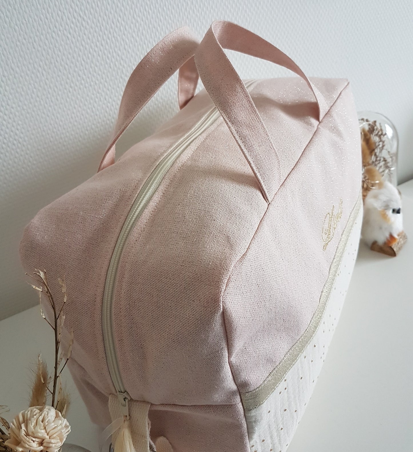 Sac à langer ou de voyage, rose pâle scintillant et double gaze de coton écrue à pois dorés