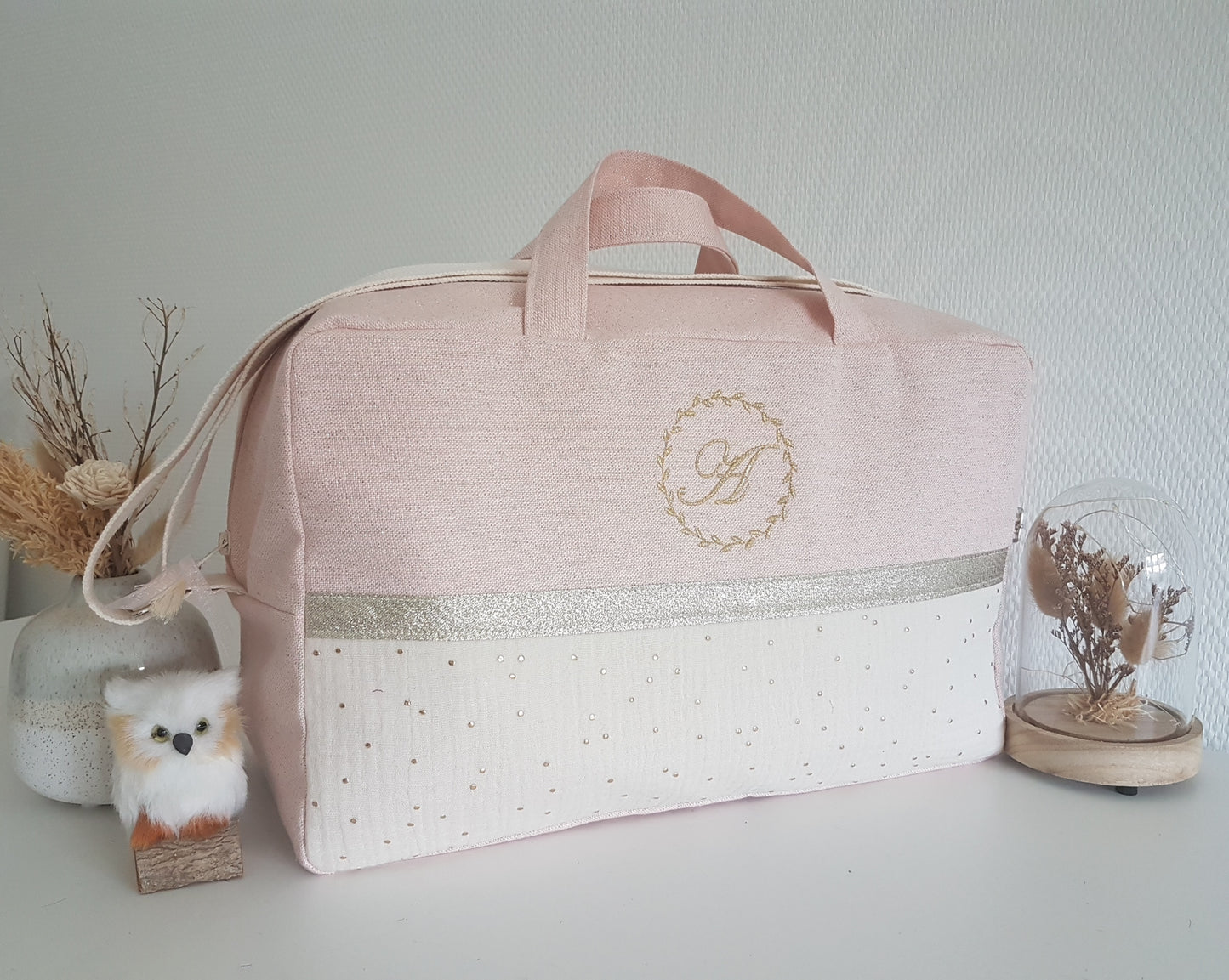 Sac à langer ou de voyage, rose pâle scintillant et double gaze de coton écrue à pois dorés