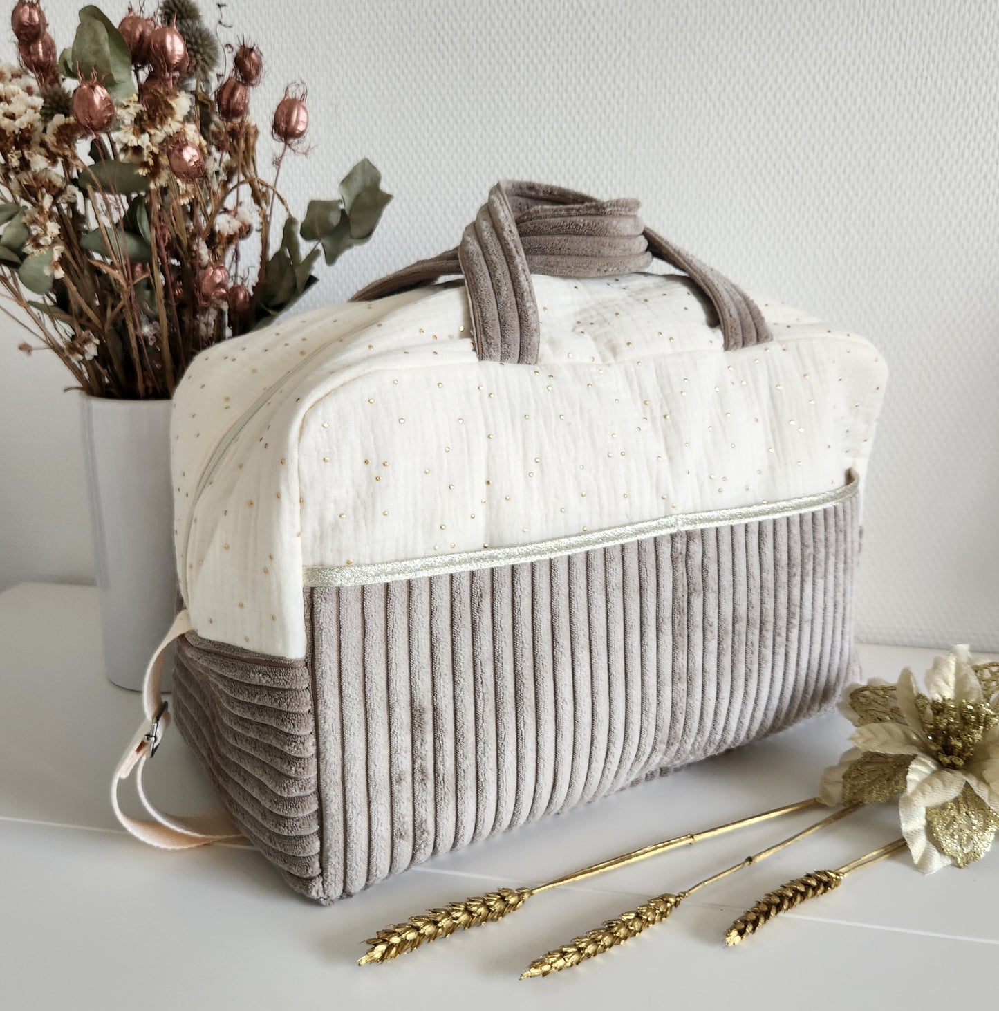 Sac à langer en gaze de coton écrue et velours côtelé greige