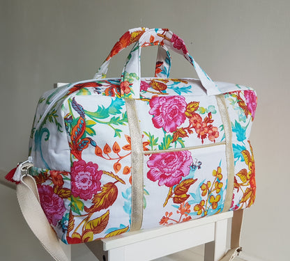 Sac à langer ou de voyage, grosses fleurs multicolores.