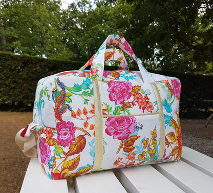 Sac à langer ou de voyage, grosses fleurs multicolores.