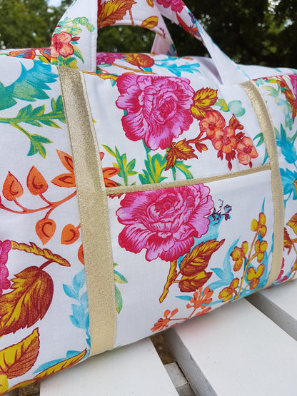 Sac à langer ou de voyage, grosses fleurs multicolores.