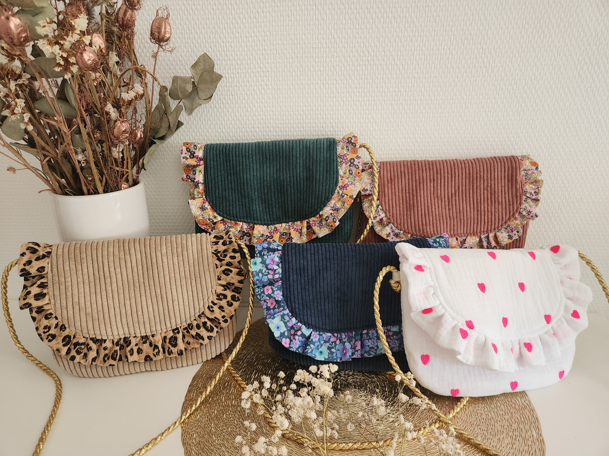 Umhängetasche für kleine Mädchen aus geblümter Baumwolle in Altrosa, Liberty-Stil