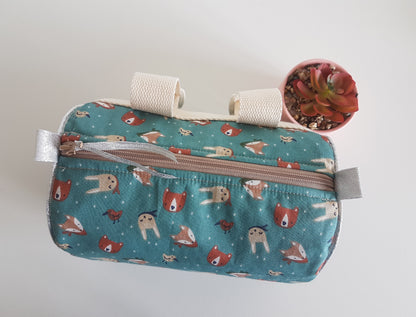 Sacoche à vélo ou trottinette, verte motifs animaux et jean