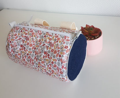 Sacoche à vélo ou trottinette, fleurs gris/bordeaux et jean