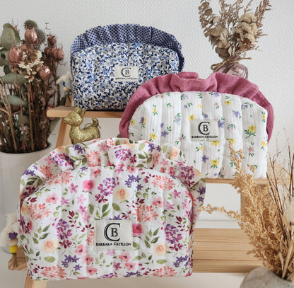 Trousse à maquillage matelassée à volants, personnalisable.