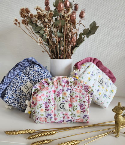 Trousse à maquillage matelassée à volants, personnalisable.