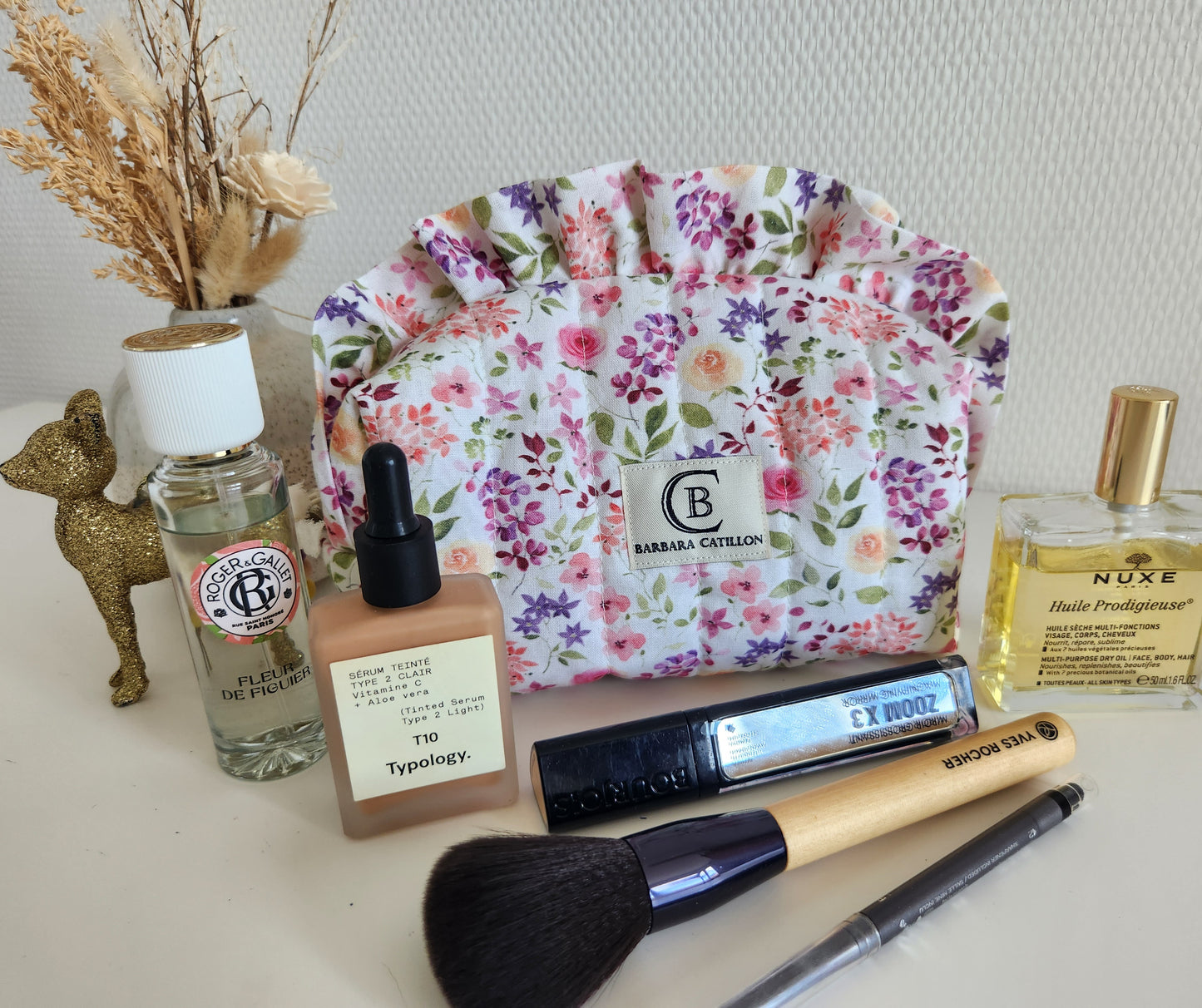 Trousse à maquillage matelassée à volants, personnalisable.