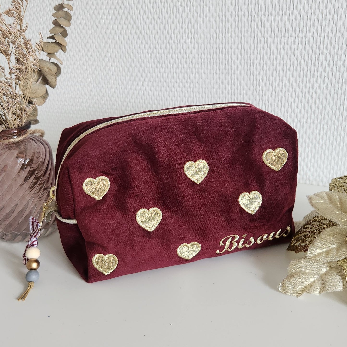 Trousse à maquillage "Bisous" en velours et coeurs dorés brodés