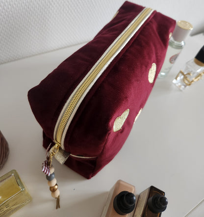 Trousse de toilette "Bisous" en velours et coeurs dorés brodés