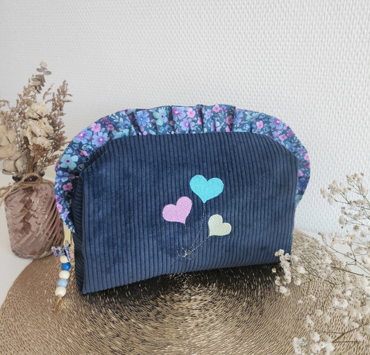 Trousse de toilette à volants en velours côtelé bleu, broderie coeurs