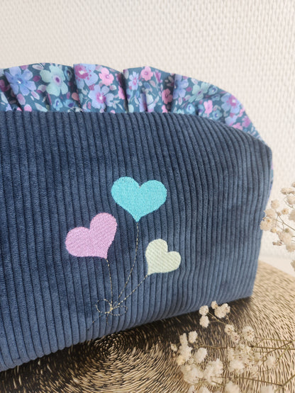 Trousse de toilette à volants en velours côtelé bleu, broderie coeurs