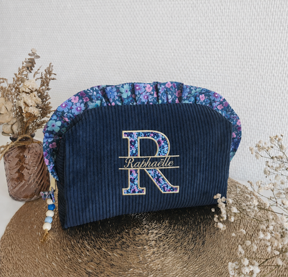 Trousse de toilette à volants en velours côtelé bleu, broderie coeurs