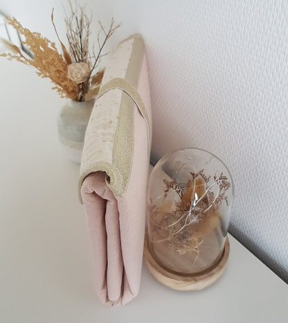 Tapis à langer nomade, rose pâle scintillant et double gaze de coton écrue à pois dorés