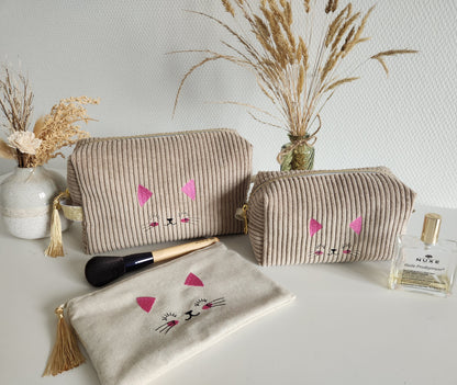 Trousse en velours ou coton brodée tête de chat. 3 formats au choix