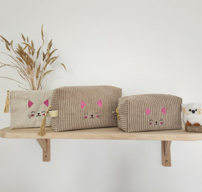 Trousse en velours ou coton brodée tête de chat. 3 formats au choix