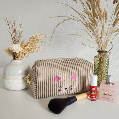 Trousse en velours ou coton brodée tête de chat. 3 formats au choix