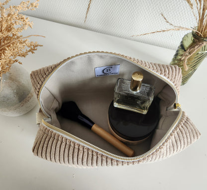 Trousse en velours ou coton brodée tête de chat. 3 formats au choix