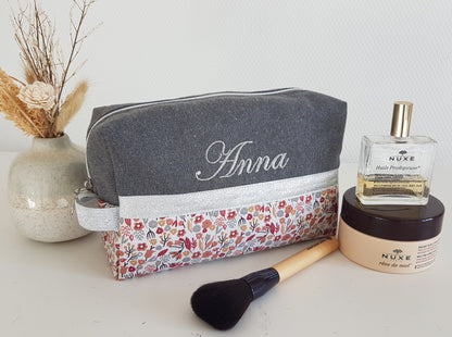 Trousse de toilette grise et liberty bordeaux