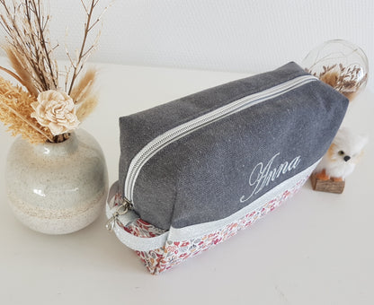 Trousse de toilette grise et liberty bordeaux